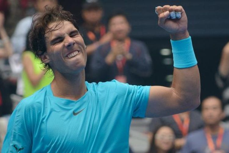 Petenis Spanyol, Rafael Nadal mengepalkan tangan setelah memastikan kemenangan atas Fabio Fognini 
dari Italia, pada babak perempat final China Open yang berlangsung di Beijing, Jumat (4/10/2013). Nadal won 2-6, 6-4, 6-1.  