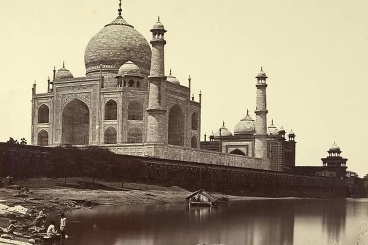 Shah Jahan kerap mengunjungi Taj Mahal menggunakan perahu melalui Sungai Yamuna.

