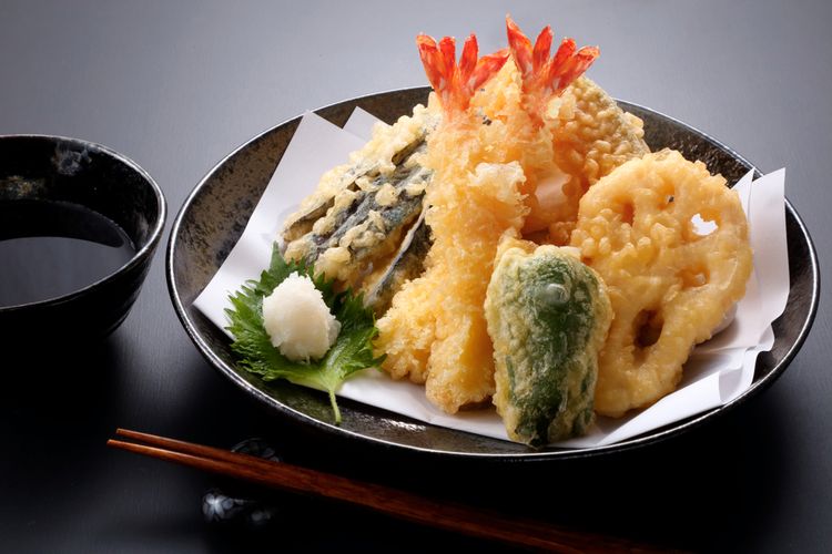ilustrasi aneka tempura, gorengan khas Jepang. 