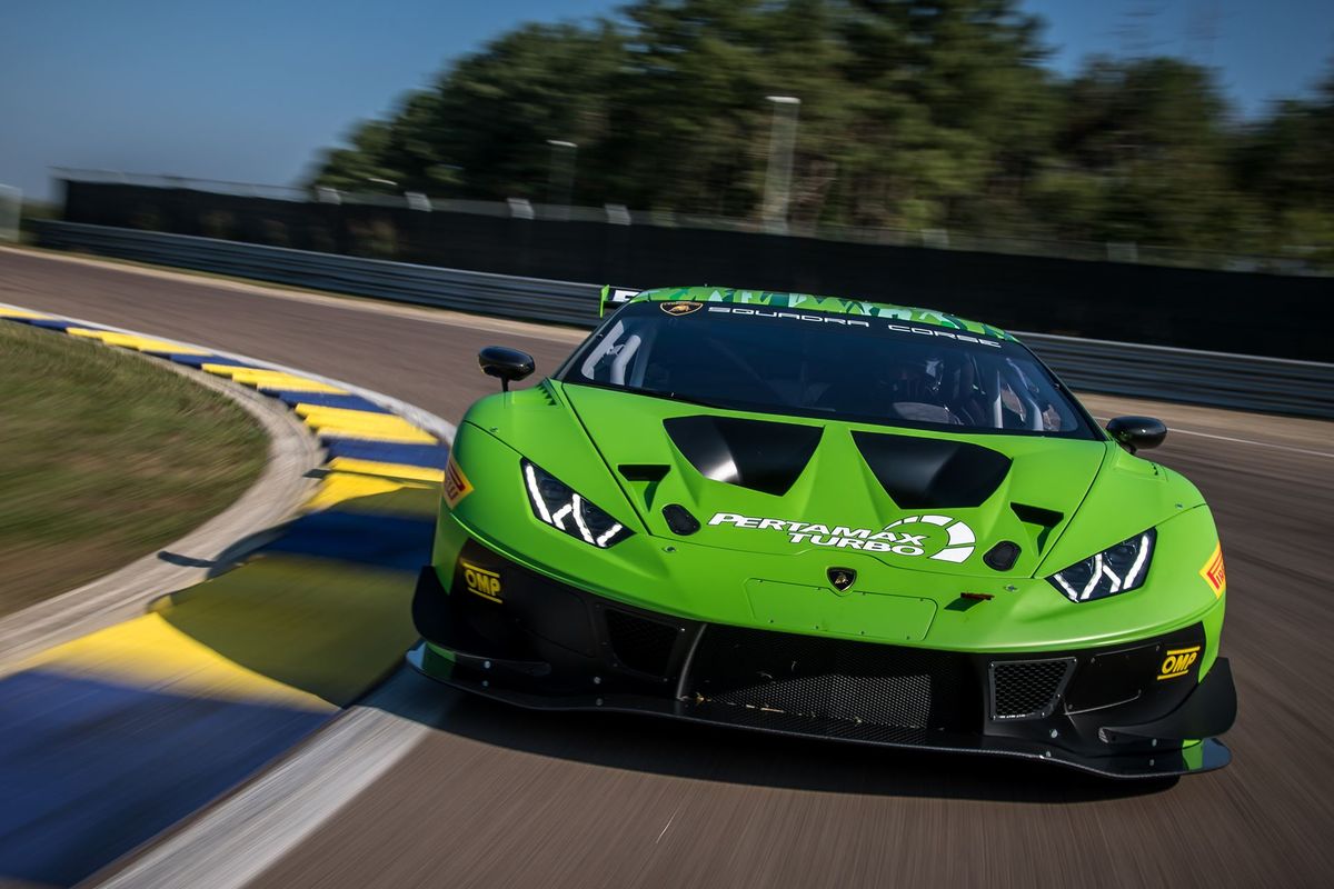 Lamborghini Huracan GT3 menggunakan pelumas khusus