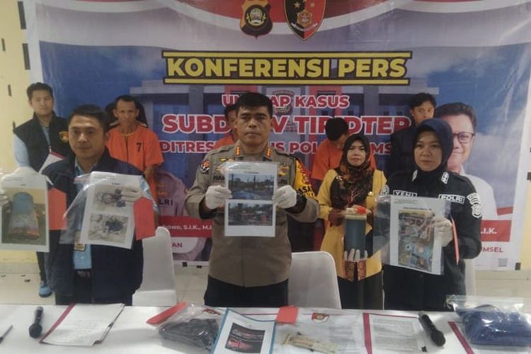 Kepala Bidang Hubungan Masyarakat (Kabid Humas) Polda Sumatera Selatan Kombes Pol Sunarto saat melakukan gelar perkara ungkap kasus penyelundupan 28 ton batu bara ilegal.