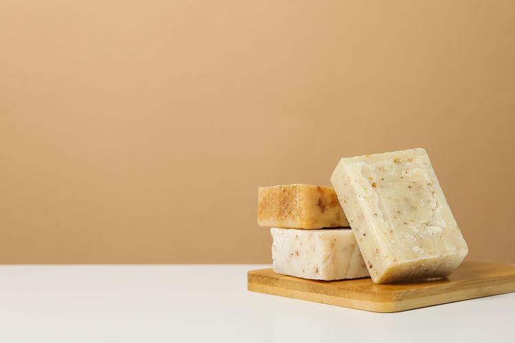 Mandi Pakai Sabun Batang Higenis atau Banyak Kuman?