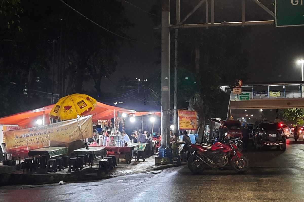 Pemerintah Kota Jakarta Timur berencana merelokasi pedagang kaki lima (PKL) yang berjualan di depan Rumah Sakit UKI, Cawang, dalam waktu dekat.