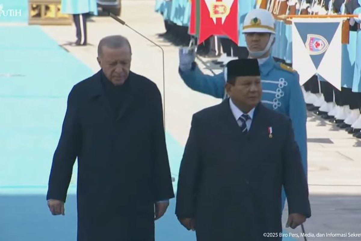 Prabowo Disambut Pasukan Berkuda hingga Helikopter di Istana Erdogan
