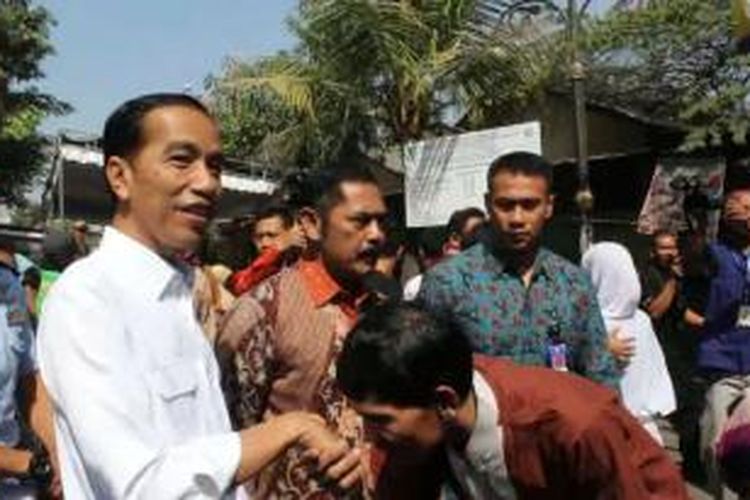 Jokowi di Pasar Notoharjo, Solo, Jawa Tengah, Sabtu (18/5/2015). 