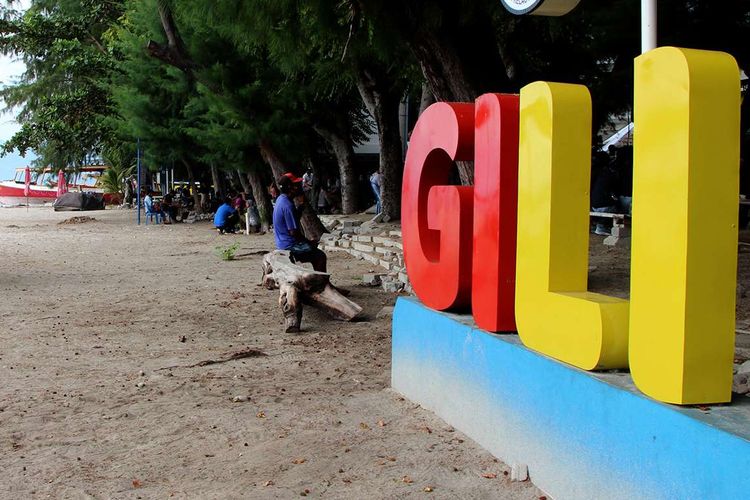 Suasana di kawasan wisata Gili Trawangan pasca-ditutup selama tiga bulan karena pandemi Covid-19, di Kabupaten Lombok Utara, Nusa Tenggara Barat, Sabtu (13/6/2020). Pemerintah Kabupaten Lombok Utara siap menyambut fase new normal di Gili Trawangan, Gili Meno, dan Gili Air, menyusul kawasan wisata tiga gili itu masih berstatus zona hijau atau dinyatakan nol kasus positif Covid-19.