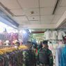 Pasar Tanah Abang Padat Hari Ini, Personel Brimob Bersenjata Turun Urai Kerumunan