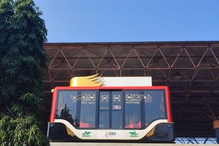 Uji coba tram mover 'Garuda Kencana' di Taman Mini Indonesia Indah (TMII), Jakarta Timur, Kamis (30/6/2022).