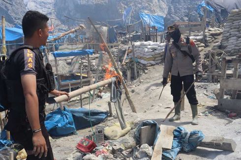 Bakar 250 Tenda, Polisi Paksa 1.200 Penambang Ilegal Tinggalkan Gunung Botak