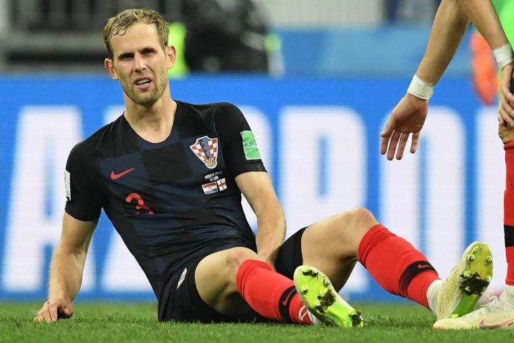 Croatias defender Ivan Strinic reacts after getting injured during the Russia 2018 World Cup semi-final football match between Croatia and England at the Luzhniki Stadium in Moscow on July 11, 2018. (Photo by Kirill KUDRYAVTSEV / AFP) / RESTRICTED TO EDITORIAL USE - NO MOBILE PUSH ALERTS/DOWNLOADS