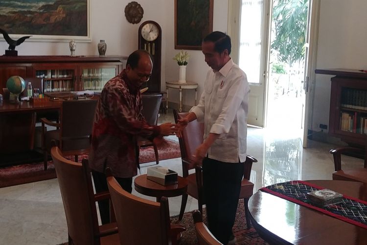 Kepala Pusat Data, Informasi, dan Humas Badan Nasional Penanggulangan Bencana (BNPB) Sutopo Purwo Nugroho bertemu Presiden Joko Widodo di Istana Bogor, Jumat (5/9/2018) siang.