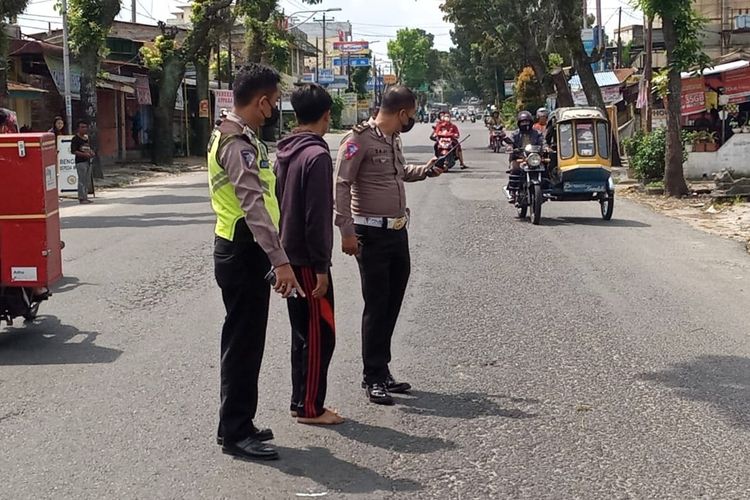 Foto: Lokasi kecelakaan yang melibatkan dua sepeda motor menewaskan 1 orang korban jiwa dan 3 orang luka luka di Jalan Medan, Siantar Martoba, Kota Pematangsiantar, Minggu (30/1/2022) dini hari. | Dokumen: Polres Pematangsiantar.