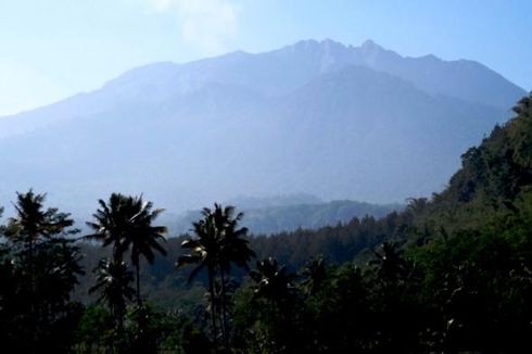 Gunung Raung Berstatus Siaga, Rute Penerbangan Surabaya-Bali Dialihkan