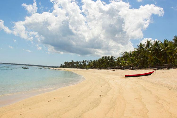 Pantai Nemberala di Pulau Rote, Nusa Tenggara Timur. 