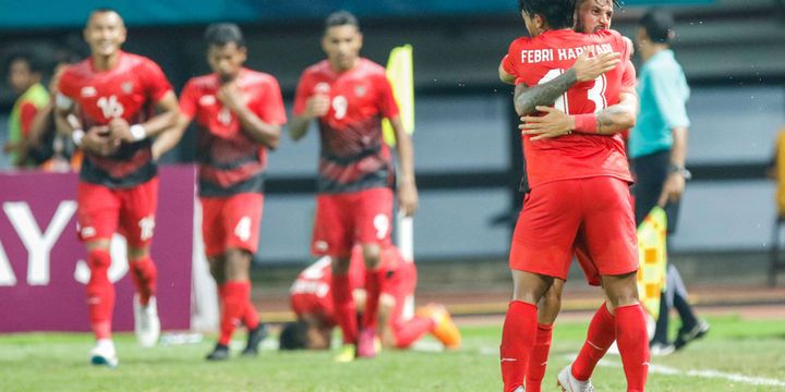Pesepak bola Indonesia Stefano Lilipaly merayakan golnya pada pertandingan Grup A Asian Games ke-18 di Stadion Patriot, Bekasi Minggu (12/8/2018). Timnas Indonesia menang dengan skor 4-0.