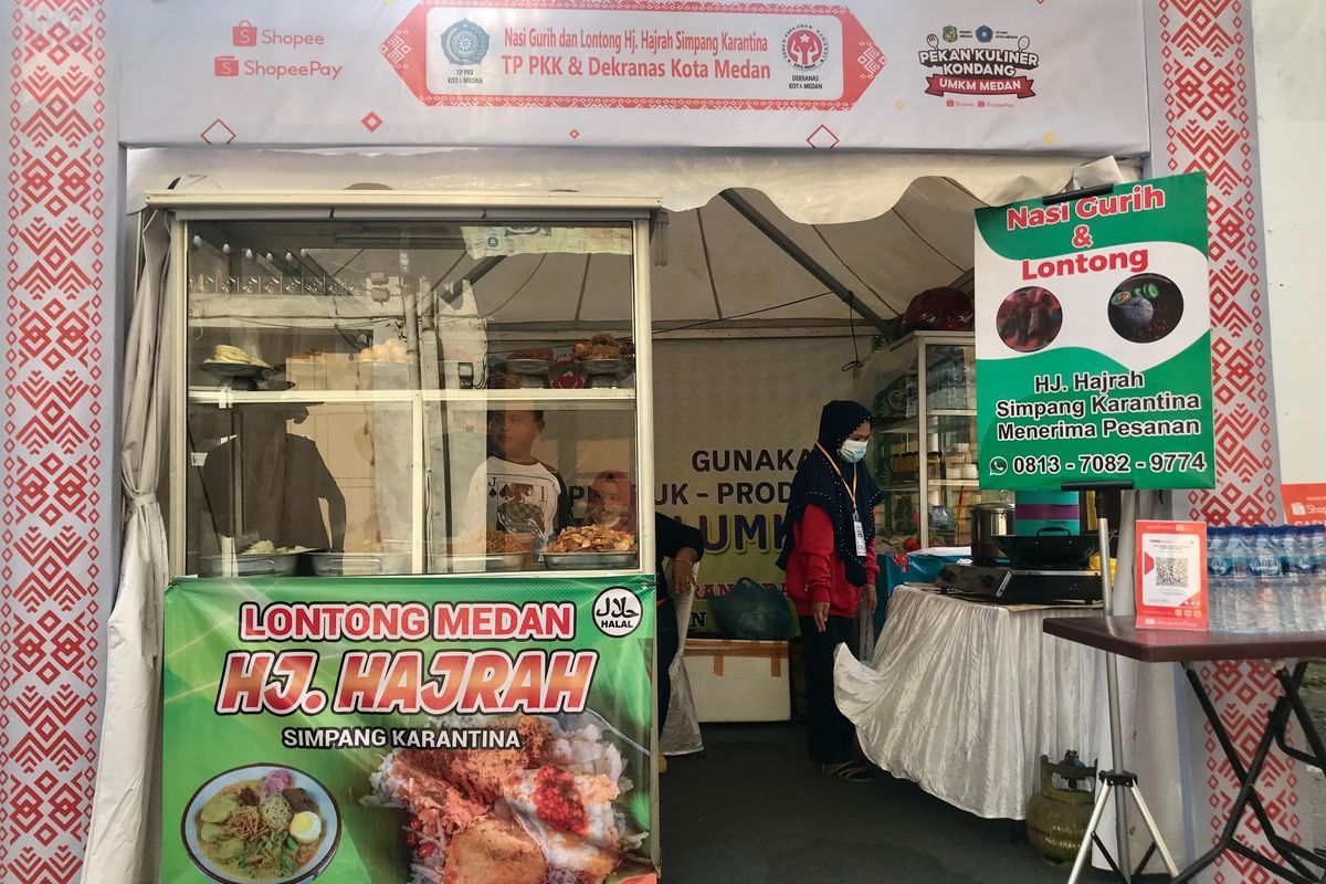 Stand Nasi Gurih dan Lontong Hj. Hajrah Medan.