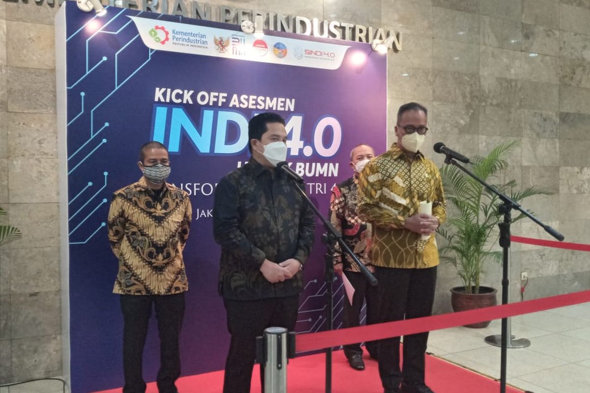 Menteri Perindustrian bersama Menteri BUMN usai melakukan penandatanganan Memorandum of Understanding (MoU) tentang pelaksanaan asesmen Indonesia Industry 4.0 Readiness Index (INDI 4.0) untuk Badan Usaha Milik Negara (BUMN) di Jakarta, Kamis (22/4/2021). (Tangkapan Layar)