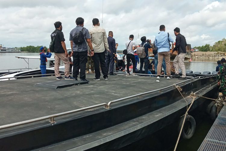 Kapal cepat yang mengangkut miras ilegal di dermaga Pol Airud, Bangka, Rabu (17/6/2020).