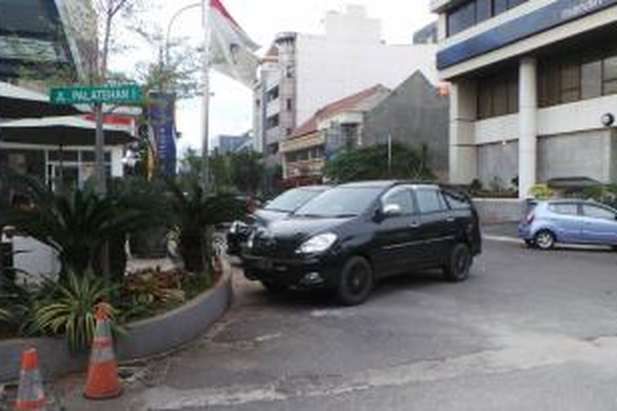 Jalan Palatehan I, di Kebayoran Baru, Jakarta Selatan. Jalan ini rencananya akan dipasangi meteran parkir oleh Pemprov DKI Jakarta. Foto diambil pada Kamis (8/1/2015).