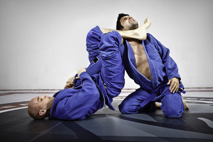 Latihan kuncian dalam Brazilian Jiu Jitsu.