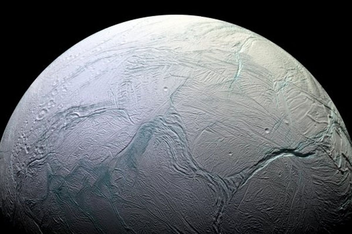 Enceladus merupakan salah satu satelit Saturnus yang dilirik oleh ilmuwan menjadi misi penjelajahan Tata Surya lainnya. 