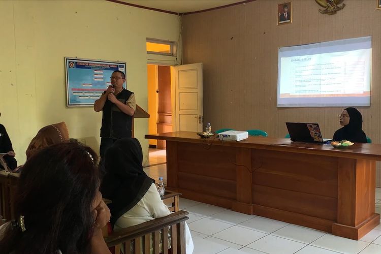 Sosialisasi Perhutanan Sosial oleh Kelompok mahasiswa KKNT-I (Kuliah Kerja Nyata Tematik - Inovasi) IPB University yang dibersamai oleh Pemerintahan Desa Jayamekar, Kecamatan Pakenjeng, Kabupaten Garut