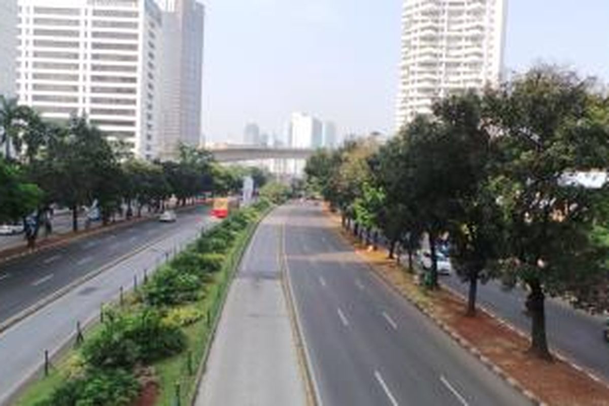 Kondisi jalan Sudirman lengang