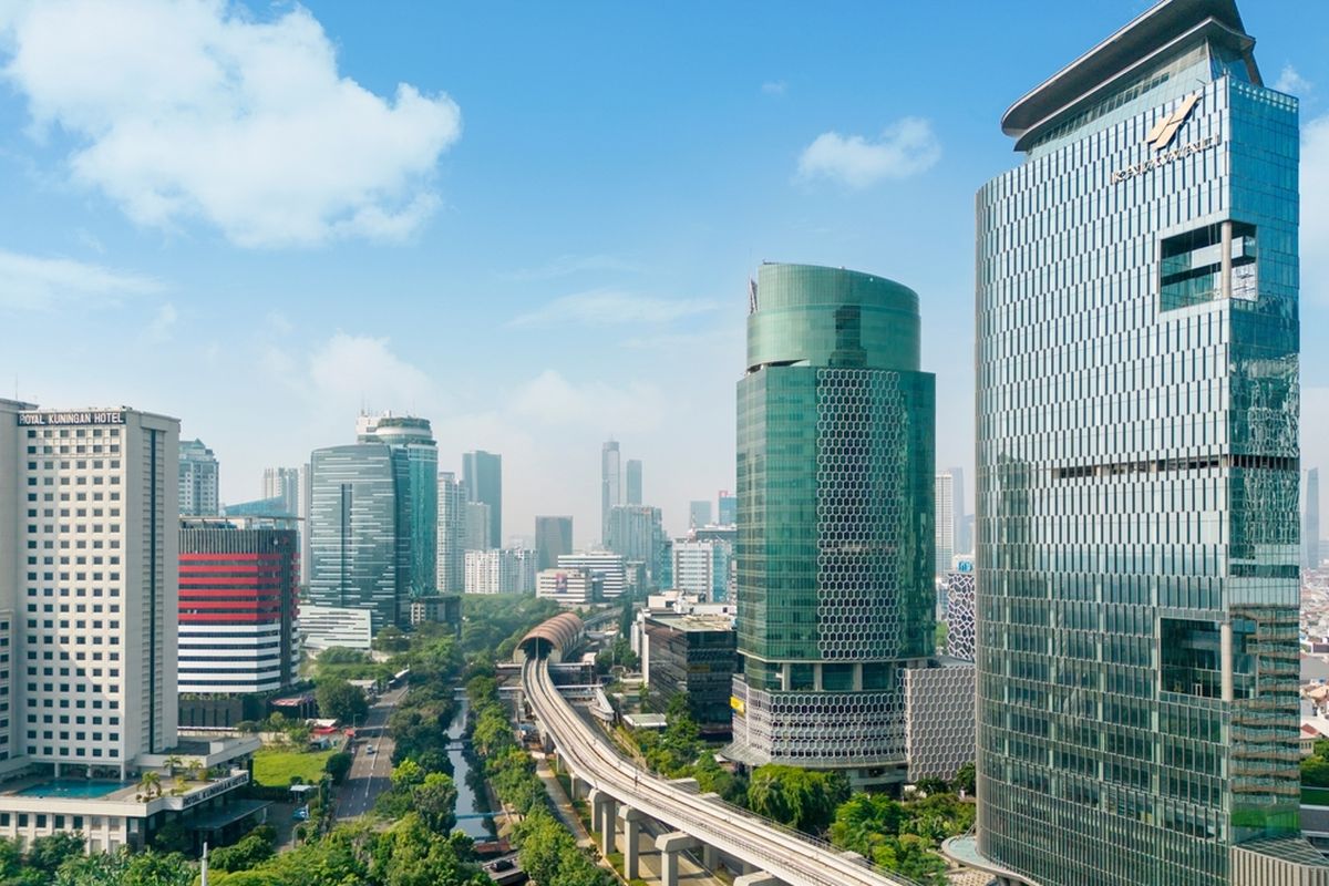Ilustrasi gedung perkantoran di tengah kota Jakarta. Indonesia mampu kembali masuk ke dalam kelompok negara berpendapatan menengah ke atas.