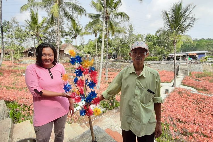 Sukadi dan Wartini orang yang pertama Mengembangkan Bunga Amarilis ditemui di Desa Salam, Kecamatan Patuk, Gunungkidul Jumat (6/12/2019)