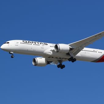 Ilustrasi pesawat Boeing 787-9 Dreamliner yang dioperasikan oleh maskapai penerbangan Qantas.