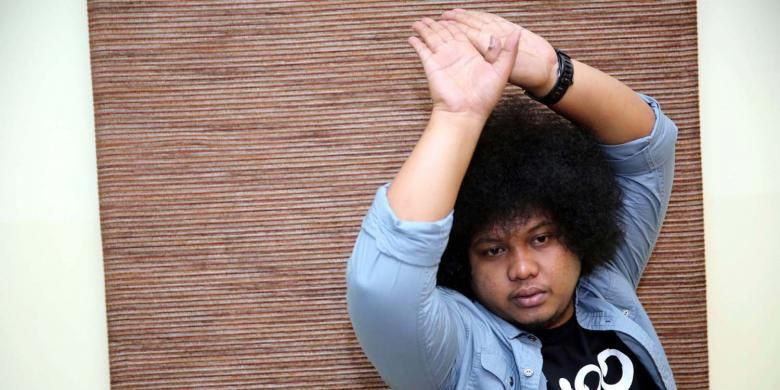 Babe Cabiita diabadikan di sela kegiatan shooting film Get Up Stand Up di Usmar Ismail Hall, Kuningan, Jakarta Selatan, Kamis (3/12/2015). 