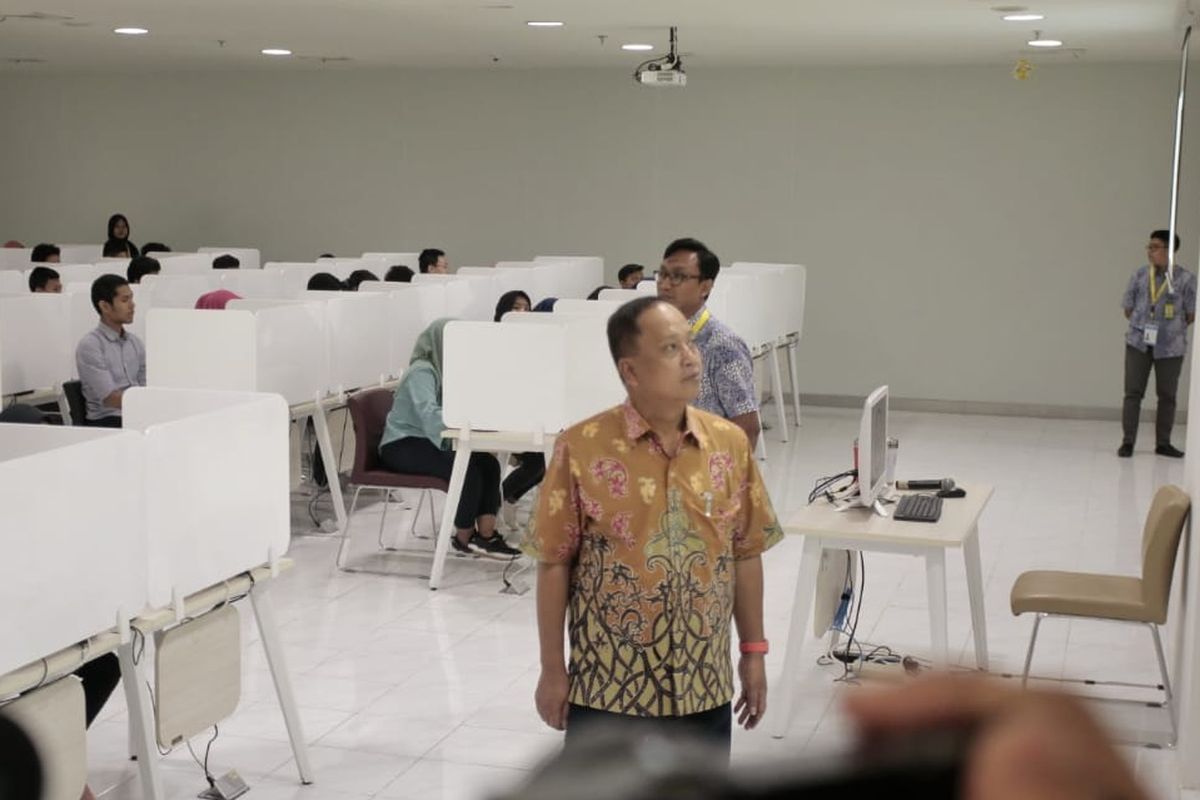 Menristekdikti bersama Dijen Belmawa lakukan Peninjauan pelaksanaan UTBK 2019 Gelombang Pertama di Gedung IMERI FKUI Salemba (13/4/2019).