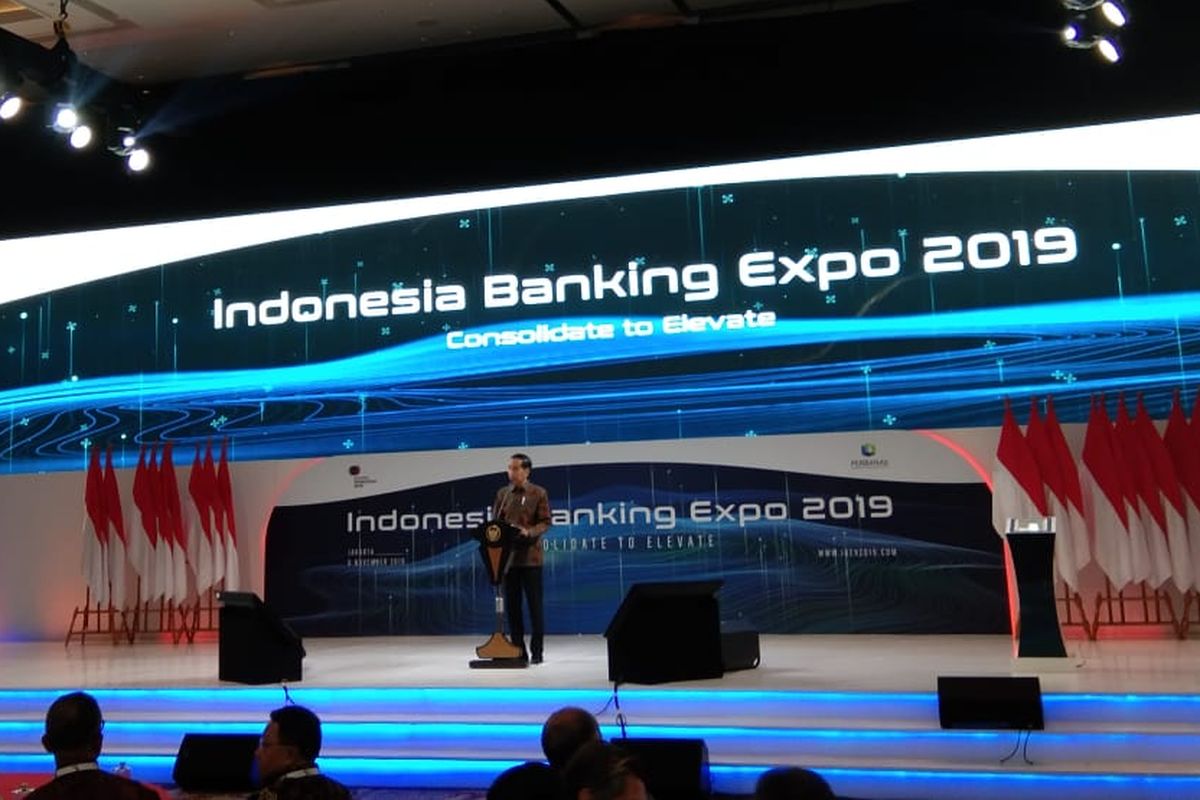Presiden Joko Widodo memberikan sambutan dalam kegiatan acara Indonesia Banking Expo (IBEX) 2019, di Grand Hall Hotel Fairmont, Jakarta, Rabu (6/11/2019).