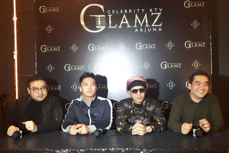 Boy William dan Atta Halilintar saat menghadiri soft launching Glamz Celebrity KTV. 