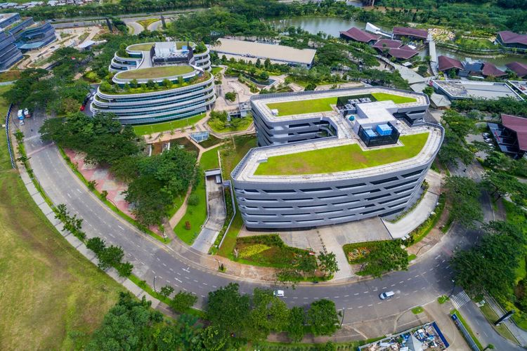 BSD Green Office Park: Ekspansi Monash University ke Indonesia berlokasi di BSD City yang dinilai pihak Monash sebagai area yang terkoneksi ke industri, dekat dengan sejumlah perusahaan yang inovatif, memiliki lingkungan yang berkesinambungan dan memberikan kehidupan yang baik antara kerja, rekreasi dan gaya hidup.