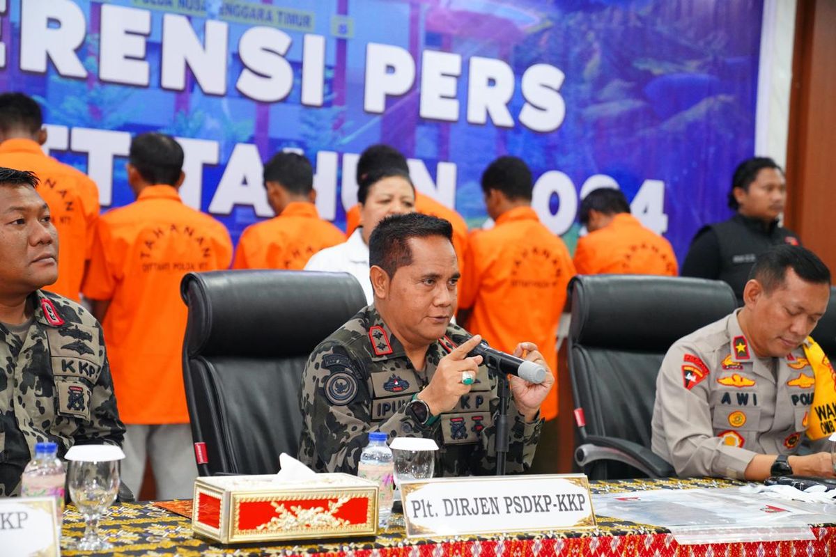 Plt. Direktur Jenderal Pengawasan Sumber Daya Kelautan dan Perikanan (PSDKP) Pung Nugroho Saksono dalam Konferensi Pers POLDA NTT Tahun 2024 yang digelar di Kupang, Nusa Tenggara Timur pada Senin (13/5/2024).