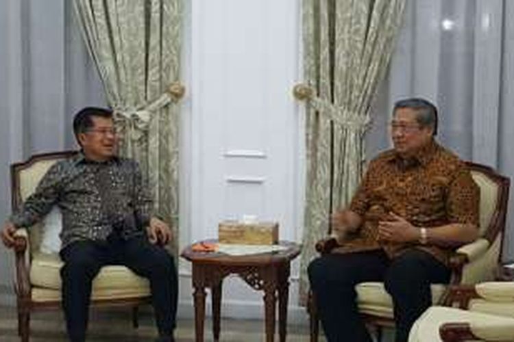 Presiden keenam RI, Susilo Bambang Yudhoyono, di kediaman dinas Wakil Presiden Jusuf Kalla, kawasan Diponegoro, Menteng, Jakarta Pusat, Selasa (1/11/2016) malam. 