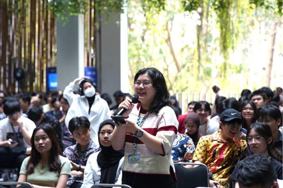 Melalui talk show interaktif, mahasiswa diajak untuk memahami setiap pilihannya juga menentukan dampak terhadap keberlanjutan lingkungan.