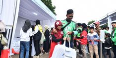 Program SESAMA Pertamina Salurkan 1.000 Seragam dan Alat Sekolah untuk Anak Pengemudi Ojek