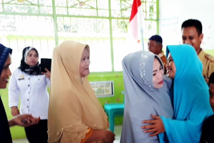 Orang tua siswa berdamai pasca viral perkelahian antar murid SD di kelurahan Tobulung, Kecamatan Bara, Kota Palopo, Rabu (11/12/2019)