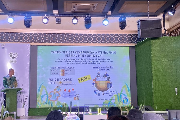 Konferensi pers “Peluncuran Produk Unicharm Edisi Terbatas dengan Bio Material dari 3 Kategori” di Jakarta, Selasa (4/6/2024).