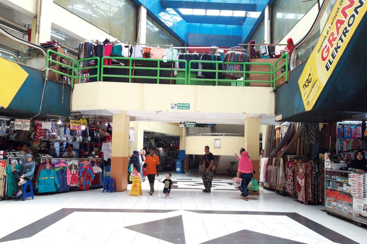 Lobi utama Pasar Kramatjati, jakarta timur, Senin (22/10/2018).