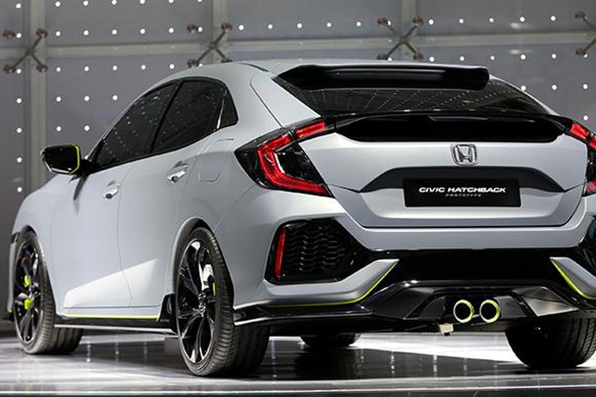 Honda Civic Hatchback dipamerkan saat GAIKINDO Indonesia International Auto Show (GIIAS) 2016 di Indonesia Convention Exhibition (ICE), BSD City, Tangerang, Banten, Kamis (11/8/2016). GIIAS 2016 akan berlangsung hingga 21 Agustus.