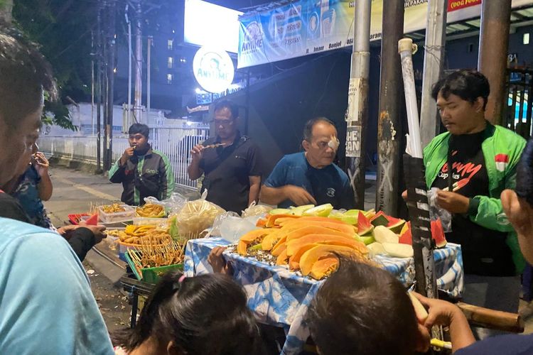Mengenal Kuliner Gerobak Gilo-Gilo Khas Semarang, Jajanan Murah Meriah dan Lengkap 