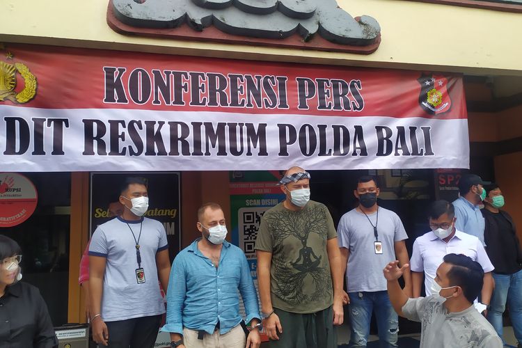 Dua terduga pelaku pengeroyokan terhadap WN Ukraina di Bali. 