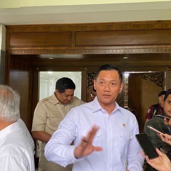 Menteri Koordinator Bidang Infrastruktur dan Pembangunan Kewilayahan Agus Harimurti Yudhoyono di Kompleks Istana Kepresidenan, Jakarta Pusat, Selasa (21/1/2025). 