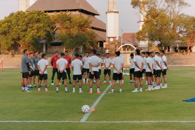 Timnas Indonesia U-23 melakukan latihan perdana jelang Kualifikasi Grub K Piala Asia U-23 2024 di Stadion Sriwedari, Kota Solo, Jawa Tengah (Jateng), pada Senin (4/9/2023).