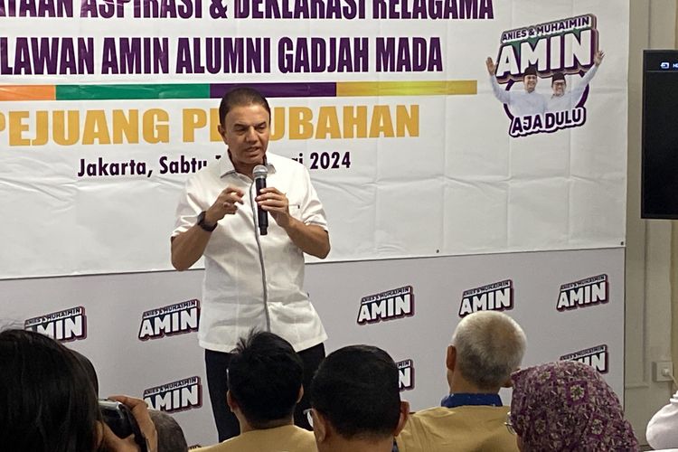 Kapten Timnas Pemenangan Anies-Muhaimin (Amin) Muhammad Syaugi Alaydrus di Markas Pemenangan Amin, Jalan Diponegoro 10, Menteng, Jakarta, Sabtu (13/1/2024). 