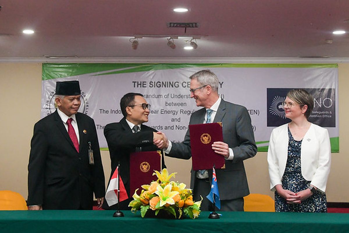 Australian Safeguards and Non-Proliferation Office (ASNO) dan Badan Pengawas Tenaga Nuklir (Bapeten) menandatangani nota kesepahaman atau memorandum of understanding (MoU), Selasa (18/2/2025).