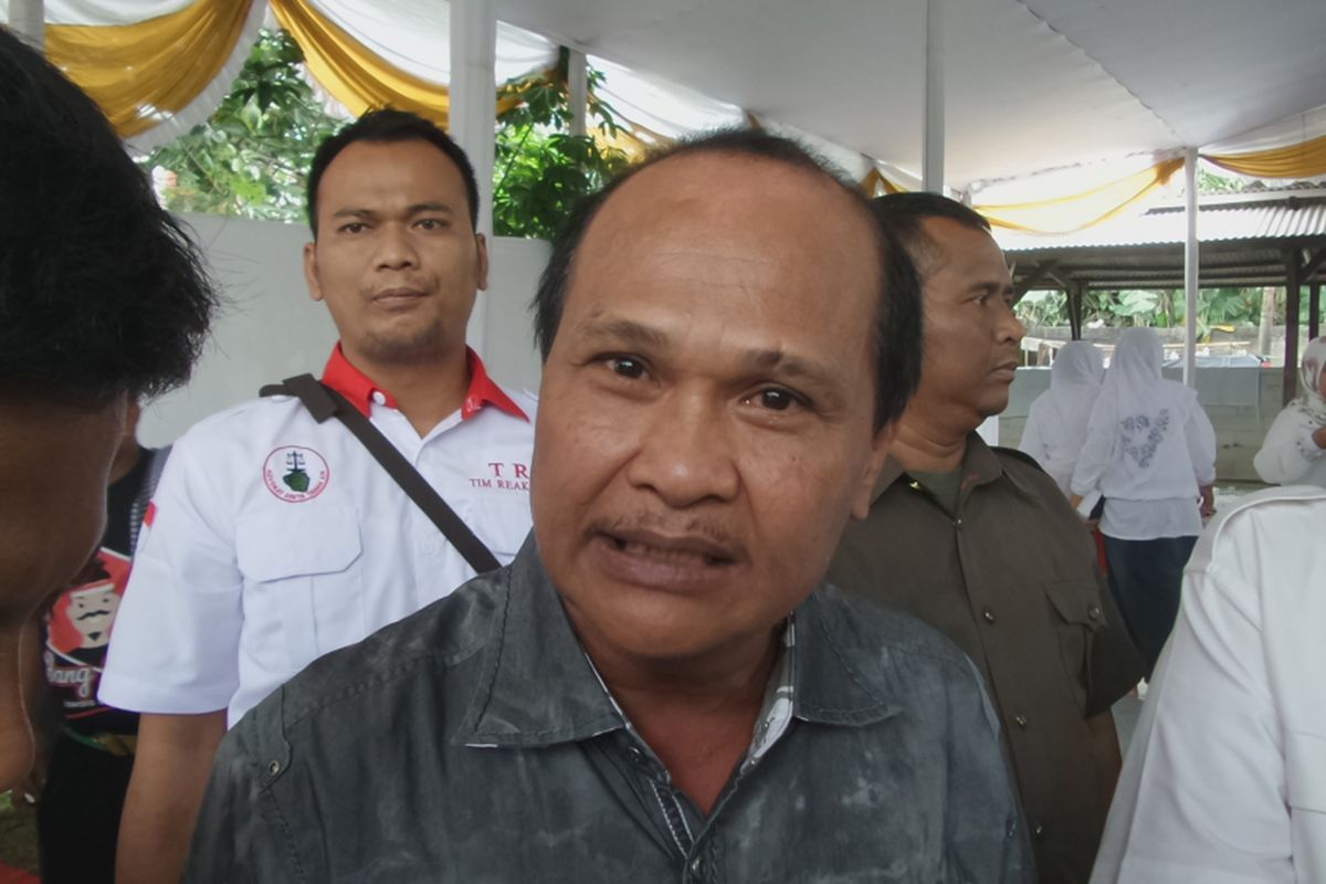 Tokoh Kalijodo Abdul Azis atau Daeng Azis saat menghadiri acara calon gubernur DKI Jakarta Anies Baswedan di Jagakarsa, Jakarta Selatan, Sabtu (8/4/2017).